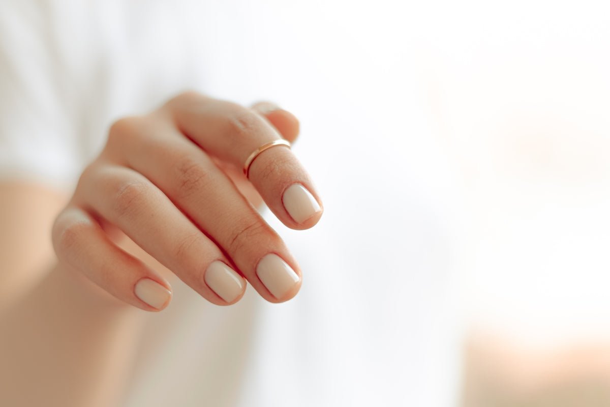 How to Perfectly Apply Gel Polish for Salon Quality Nails at Home - Ambedo Beauty