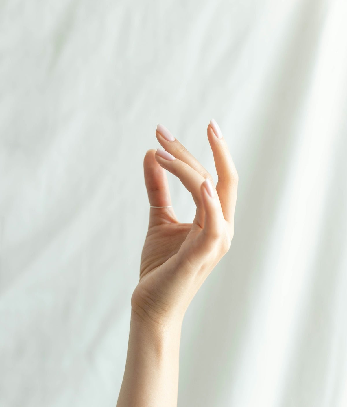 Your Complete Guide to Applying Gel Nail Polish at Home for Beginners - Ambedo Beauty