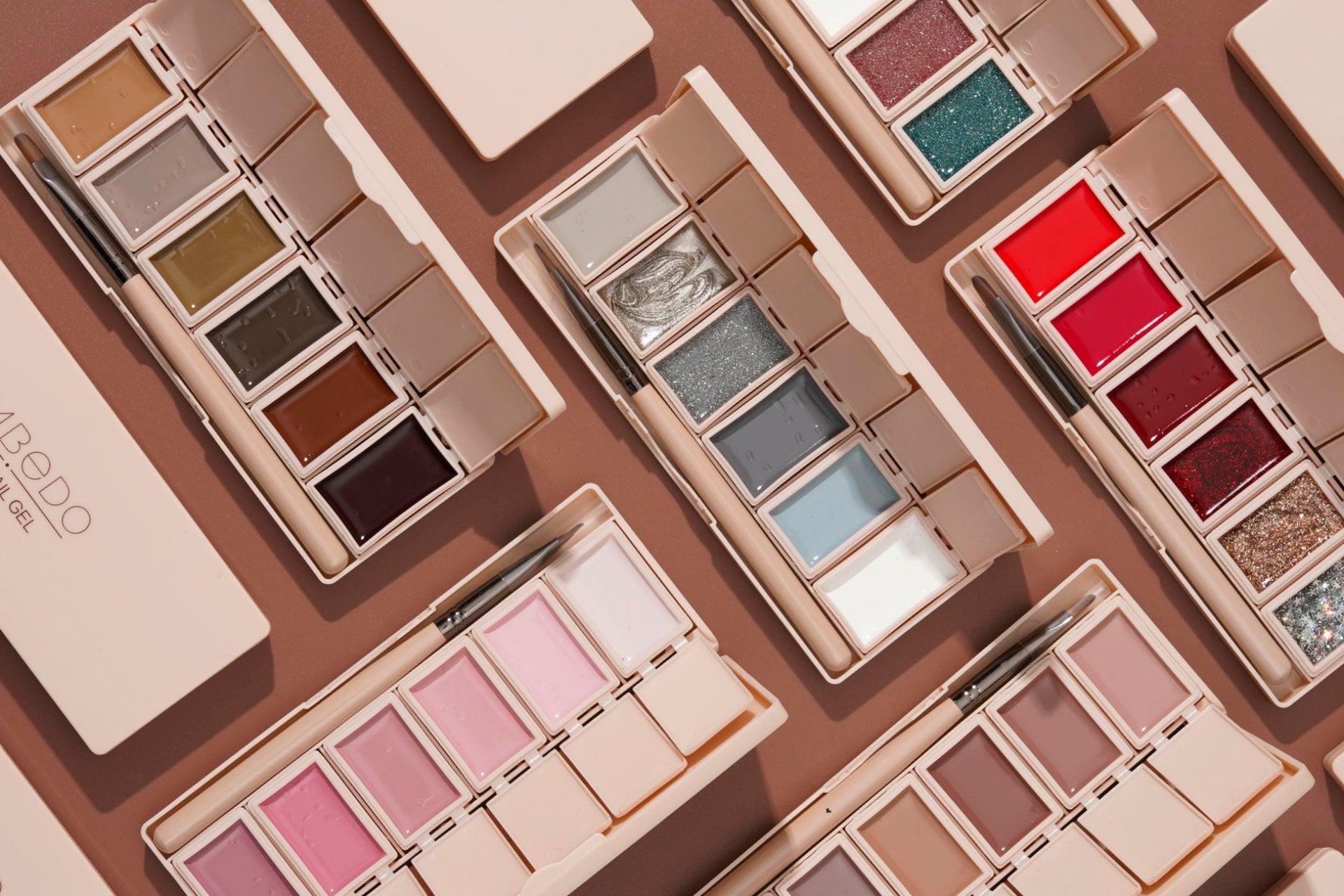 HEMA-FREE gel polish palette offers easy at-home application| Home Use Gel Polish Kit.