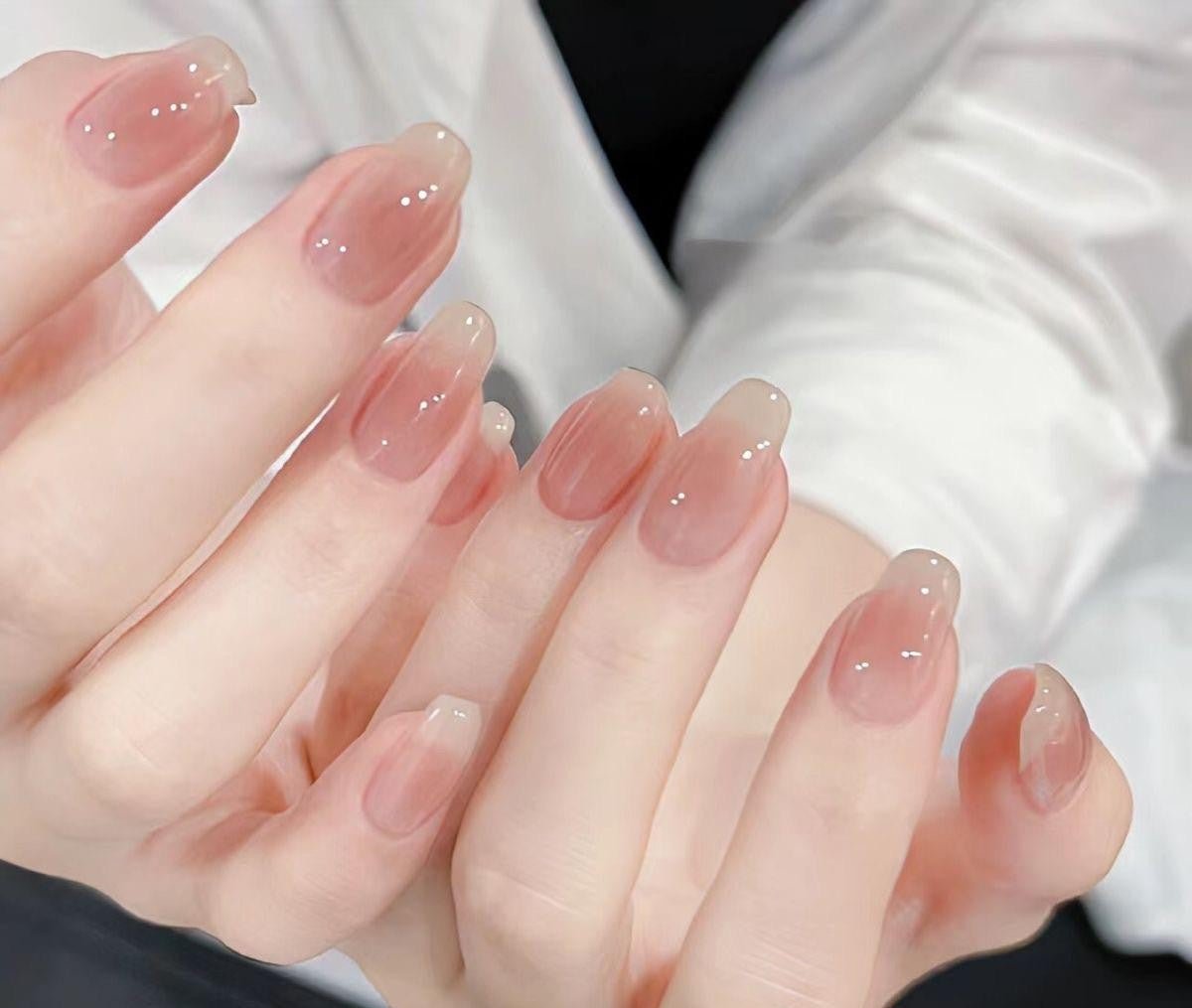 Chic Jelly Nails: Trendy 2025 Manicure Tips & Designs - Ambedo Beauty