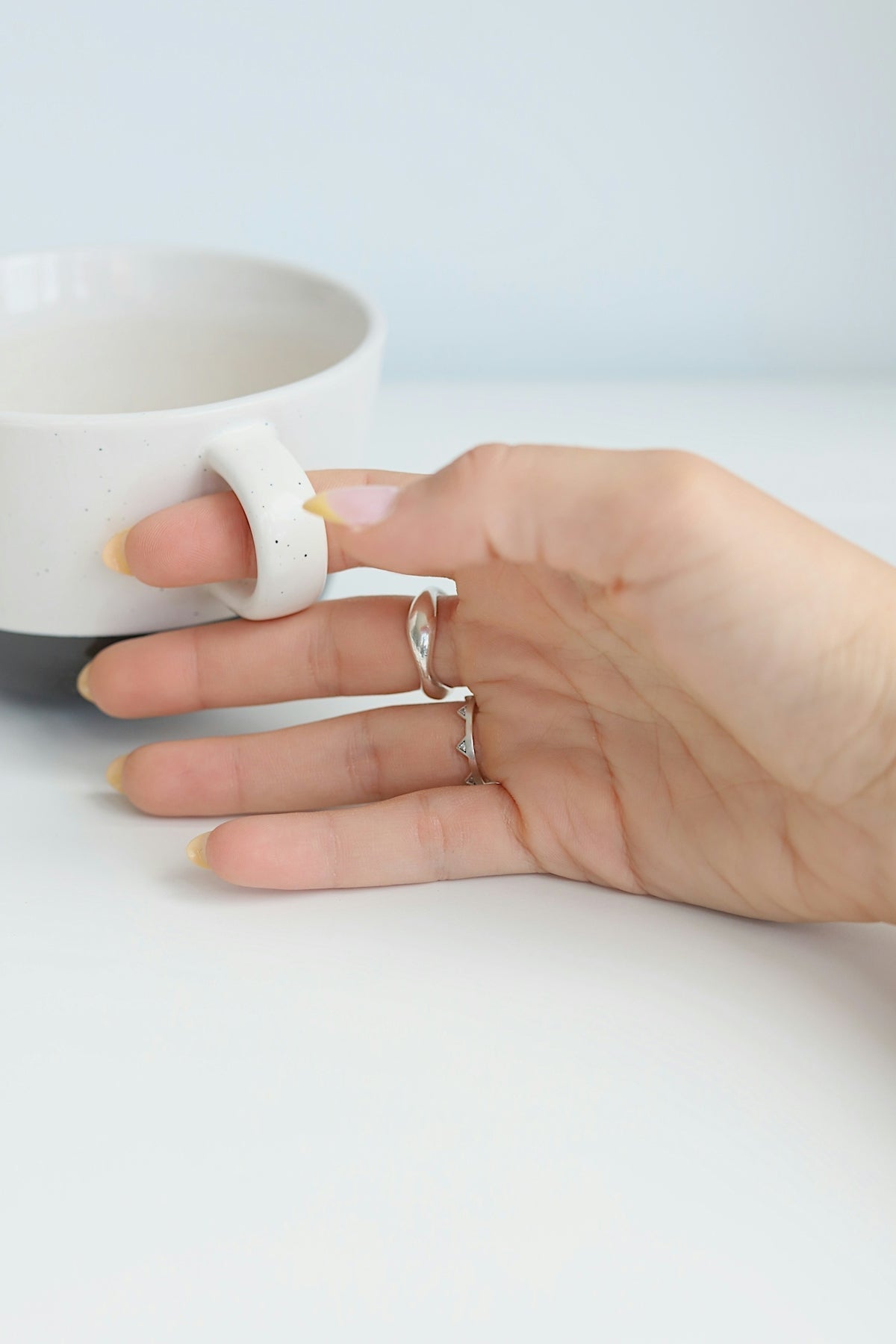 Quick and Easy Tips for Removing Gel Manicure at Home - Ambedo Beauty