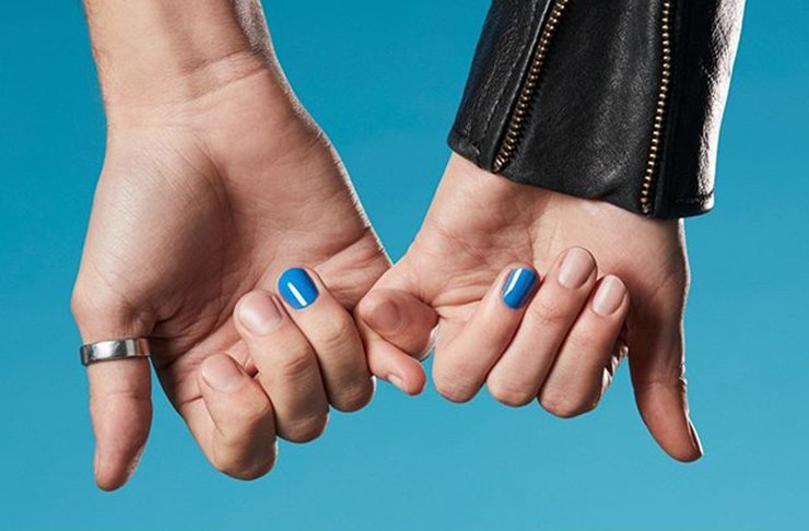 What Does Wearing Blue Nails Mean? (2025 Edition) - Ambedobeauty